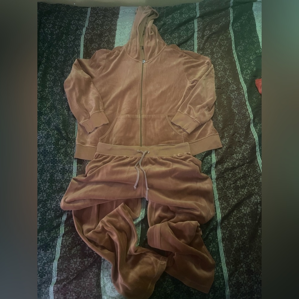 Venezia velour sweatsuit